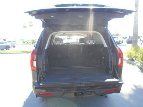 Certified 2025 Ford Expedition Active AWD/4WD image 5