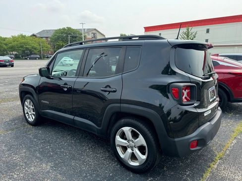 Used 2019 Jeep Renegade Latitude FWD image 4