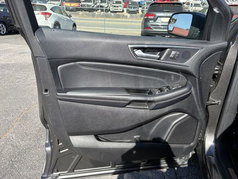 Used 2018 Ford Edge Titanium image 10