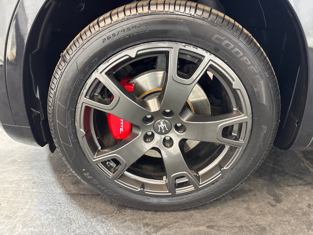 Used 2018 Maserati Levante GranLusso AWD/4WD image 28