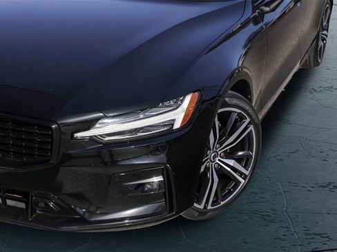 Used 2022 Volvo S60 B5 R-Design w/ Climate Package image 3