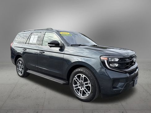 Used 2025 Ford Expedition Active image 6