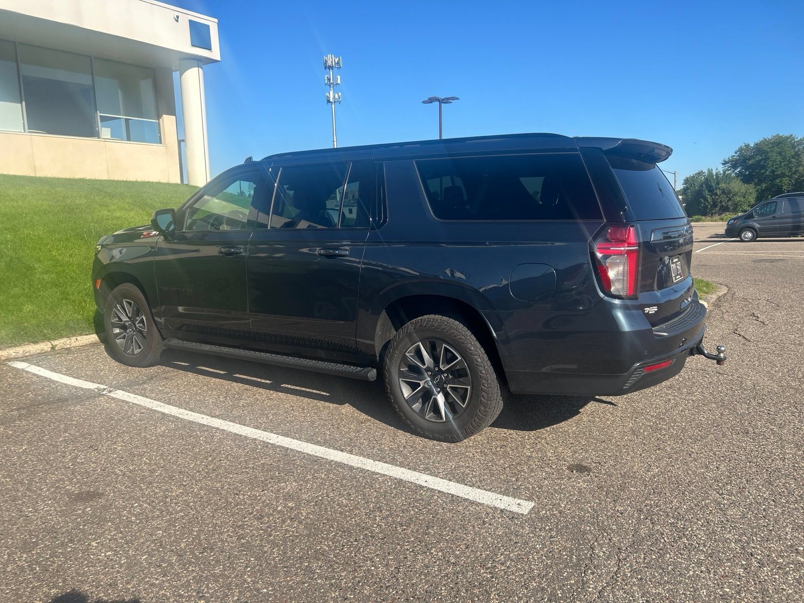 Used 2021 Chevrolet Suburban Z71 AWD/4WD image 2