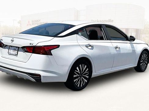 Used 2024 Nissan Altima 2.5 SV FWD image 4