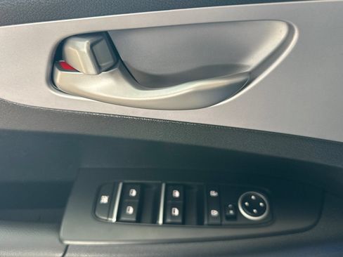 Used 2024 Kia Forte LXS FWD image 11