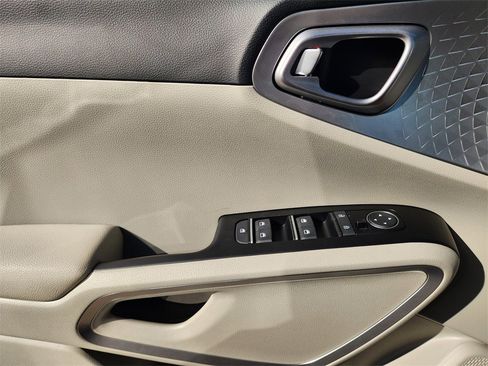 New 2025 Kia Soul LX w/ LX Technology Package image 16