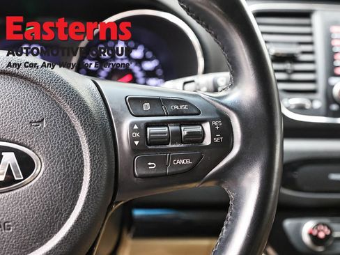 Used 2021 Kia Sedona EX image 16