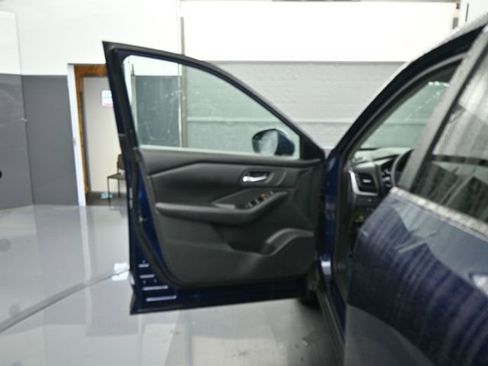 Used 2024 Nissan Rogue SV image 11