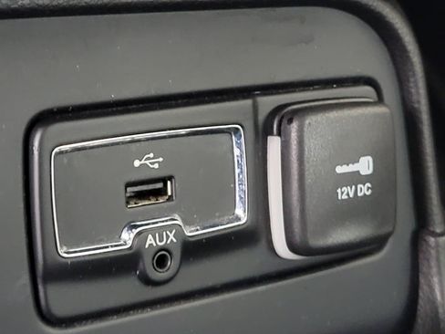 Used 2015 Jeep Renegade Sport w/ Power & Air Group FWD image 20