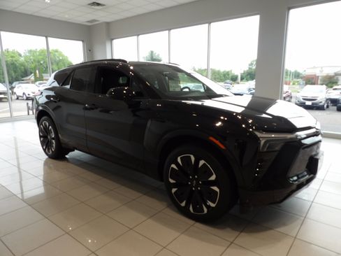 Used 2025 Chevrolet Blazer EV RS AWD/4WD image 3