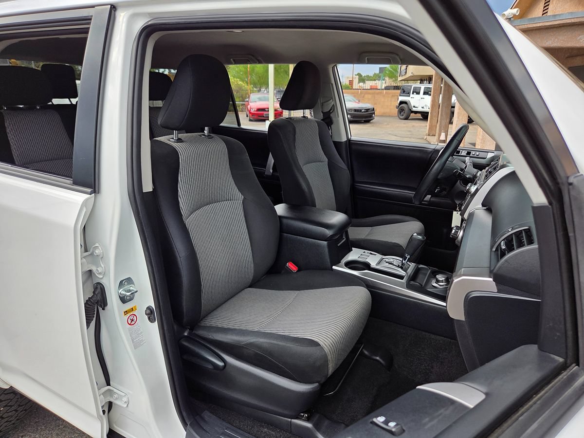 Used 2018 Toyota 4Runner SR5 AWD/4WD image 53