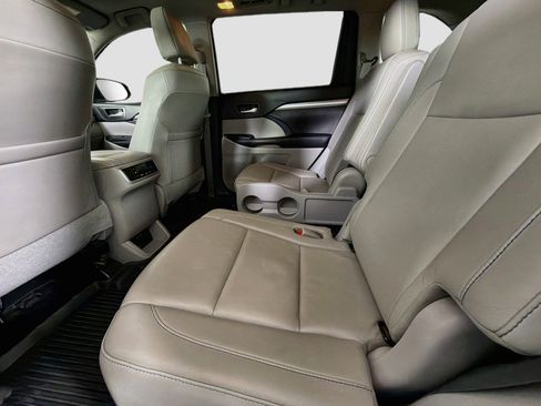 Used 2018 Toyota Highlander XLE FWD image 26