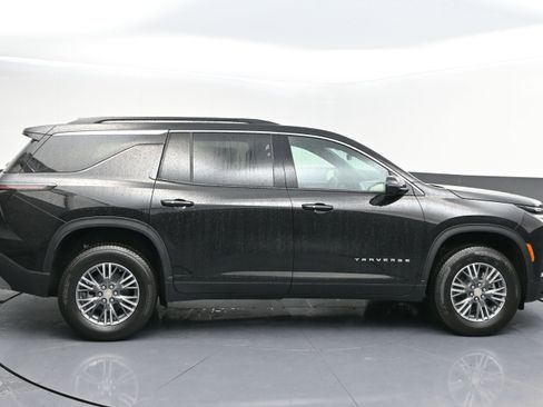 New 2026 Chevrolet Traverse LT w/ Driver Confidence Package AWD/4WD image 8