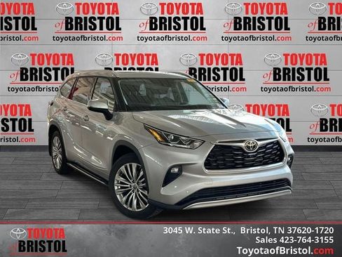 Used 2022 Toyota Highlander Platinum image 1