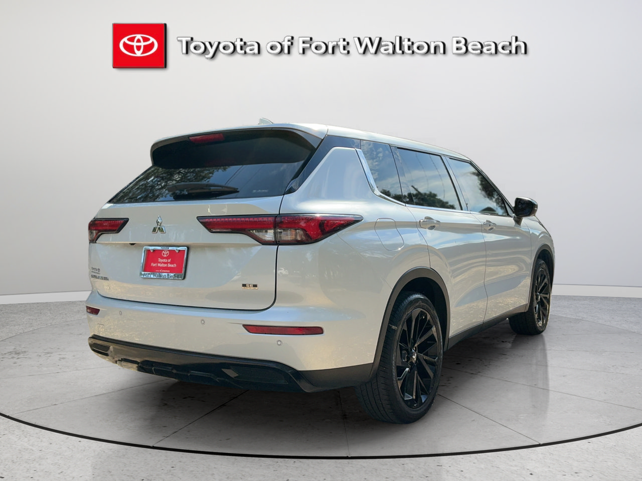 Used 2024 Mitsubishi Outlander SE Black Edition AWD/4WD image 6