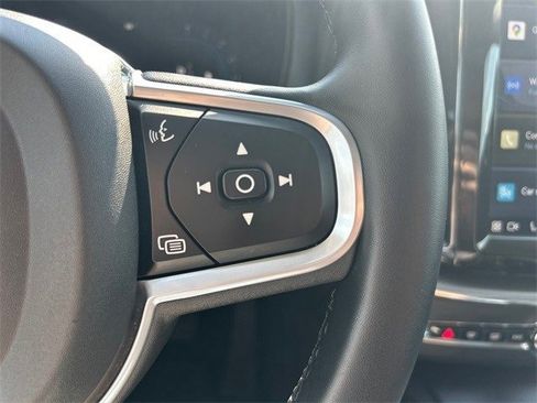 Used 2022 Volvo XC60 B5 Momentum image 24