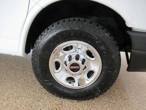 Used 2014 GMC Savana 3500 Extended RWD image 16