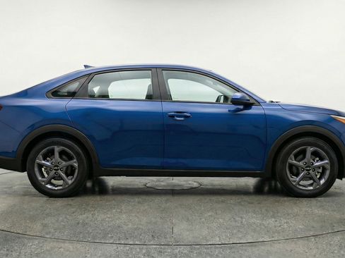Used 2025 Kia K4 FWD image 11