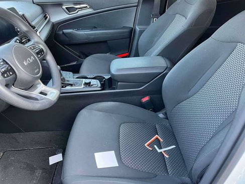 Used 2023 Kia Sportage LX FWD image 5
