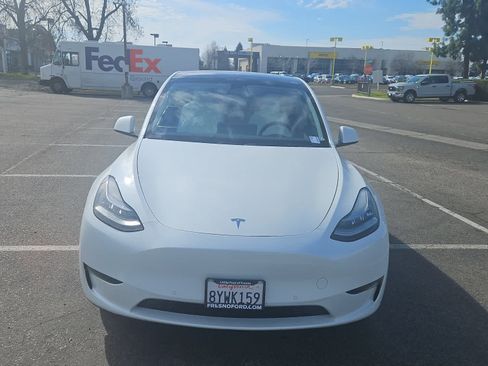 Used 2021 Tesla Model Y Long Range image 4