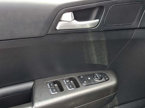Used 2018 Kia Sportage LX AWD/4WD image 12