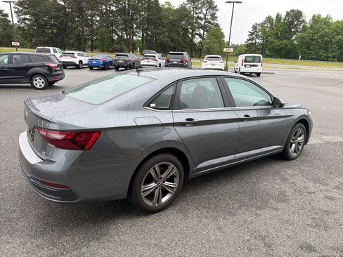 Used 2023 Volkswagen Jetta SE w/ Panoramic Sunroof Package FWD image 8