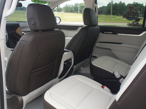 Used 2025 GMC Acadia Denali w/ LPO, Floor Liner Package FWD image 16