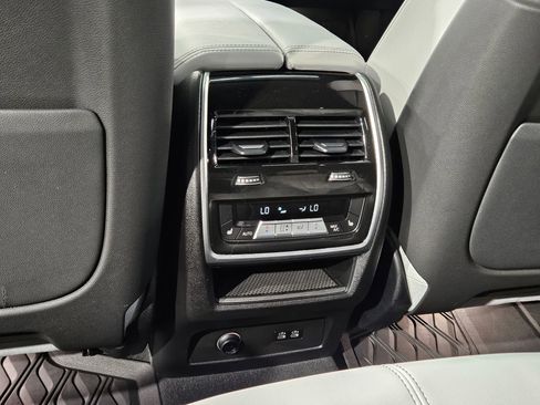 Used 2025 BMW X5 xDrive40i w/ M Sport Package AWD/4WD image 38