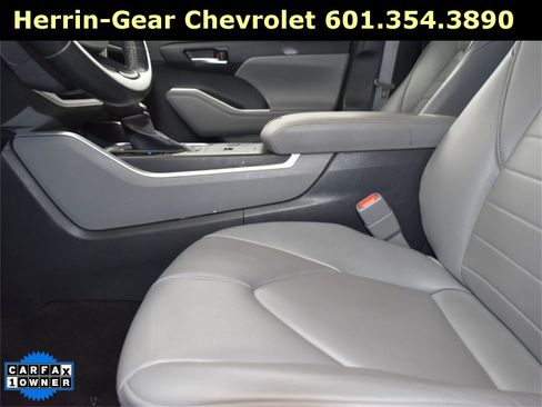 Used 2023 Toyota Highlander XLE image 13