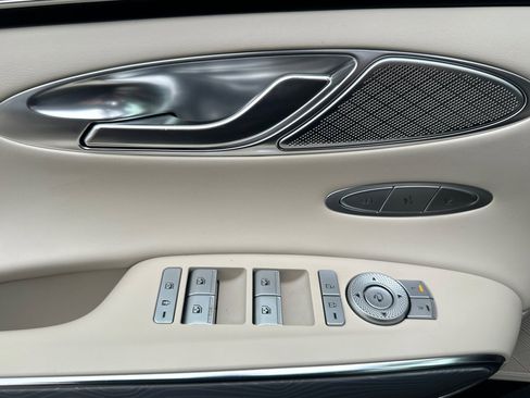 Used 2023 Genesis GV70 2.5T w/ Advanced Package image 12