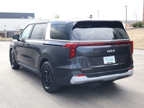 Certified 2025 Kia Carnival LXS image 6