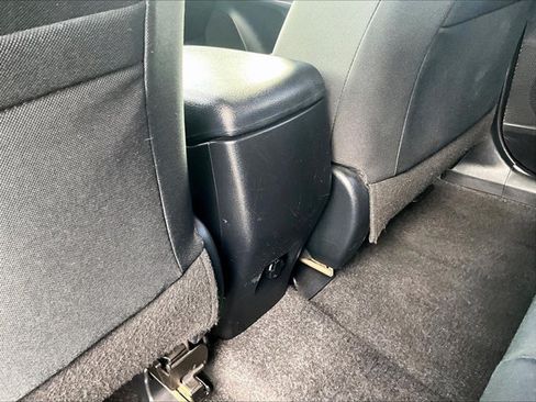 Used 2018 Toyota RAV4 LE FWD image 25