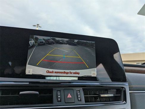 Certified 2025 Lexus ES 300h w/ Premium Package image 21