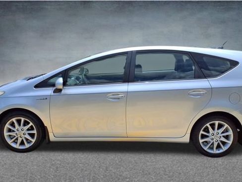 Used 2012 Toyota Prius V Five FWD image 2