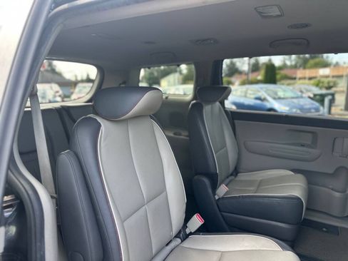 Used 2017 Kia Sedona LX w/ LX Essentials Premium Package FWD image 20