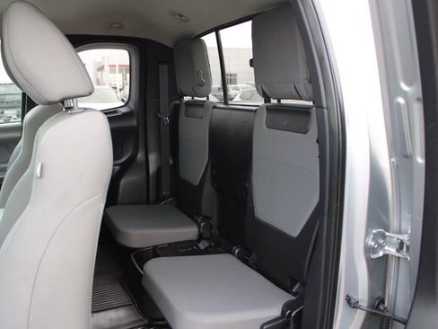 Used 2016 Toyota Tacoma SR5 image 16