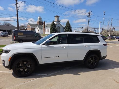 Used 2024 Jeep Grand Cherokee L Altitude image 7