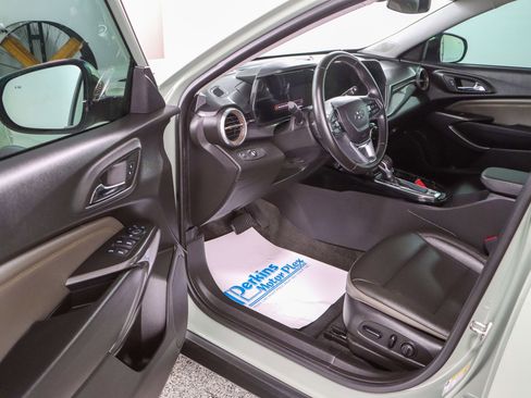 Used 2025 Chevrolet Trax ACTIV w/ Driver Confidence Package image 3