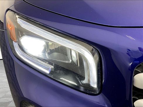 Used 2021 Mercedes-Benz GLB 250 4MATIC image 32