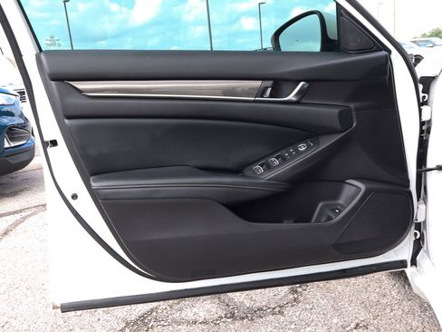 Used 2018 Honda Accord Sport image 13