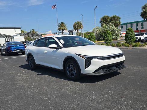 New 2026 Kia K4 FWD image 2