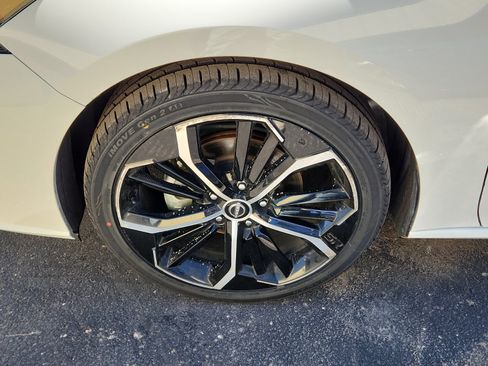 Used 2024 Nissan Altima 2.5 SR FWD image 5