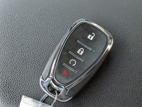 Used 2025 Chevrolet Trax RS w/ Driver Confidence Package FWD image 27