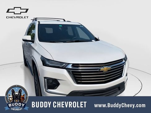 Used 2023 Chevrolet Traverse High Country w/ LPO, 'HIT The Road' Package FWD image 1