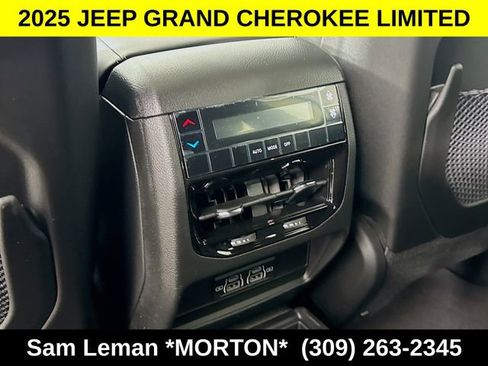 New 2025 Jeep Grand Cherokee L Laredo image 24
