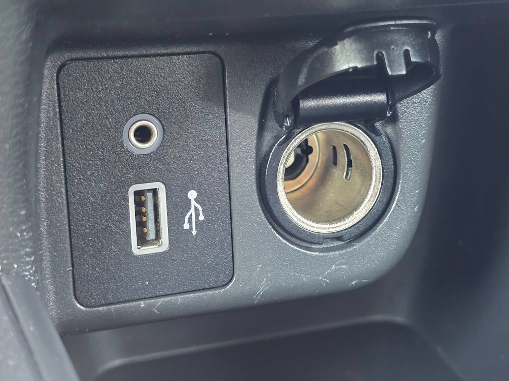 Used 2021 Nissan Versa SV FWD image 28