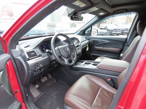 Certified 2024 Honda Passport EX-L image 2