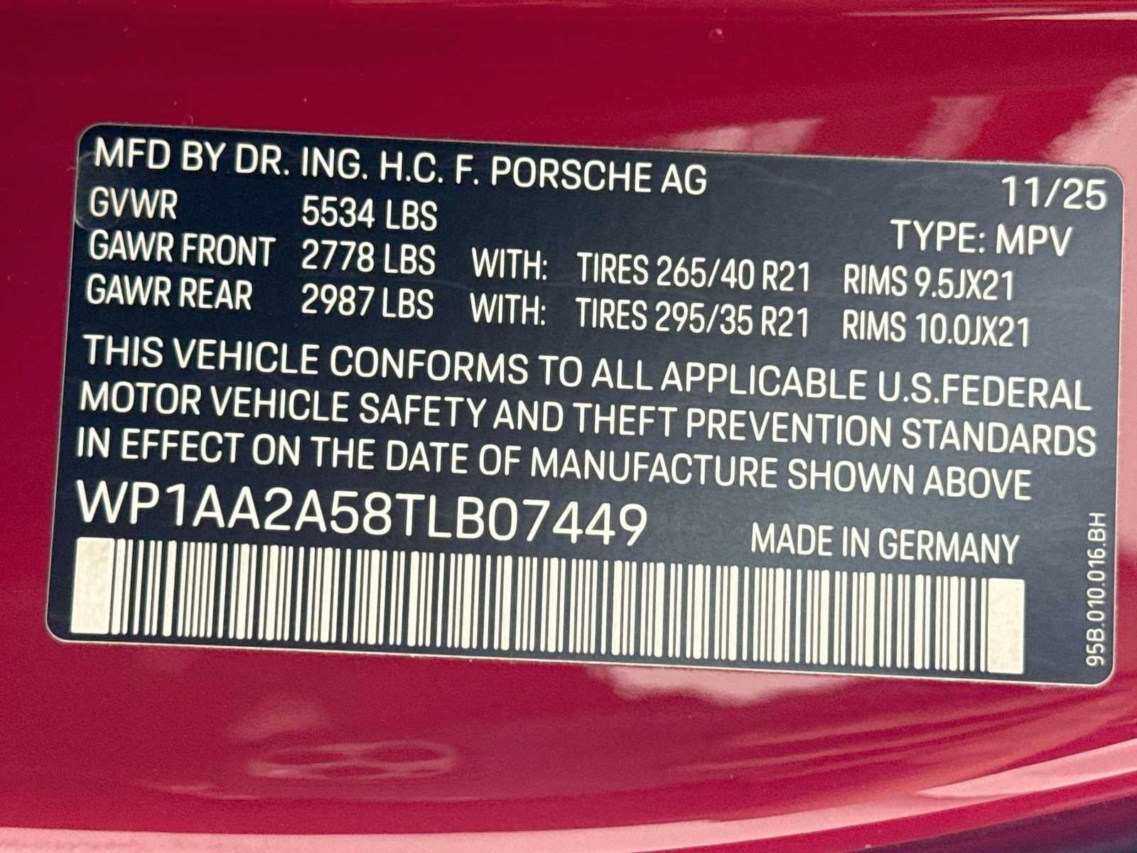 Used 2026 Porsche Macan AWD/4WD image 33