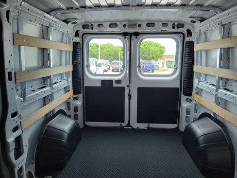 Used 2025 RAM ProMaster 2500 w/ U-Haul Equipment Group FWD image 28