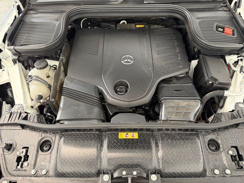 Used 2025 Mercedes-Benz GLS 450 4MATIC image 32